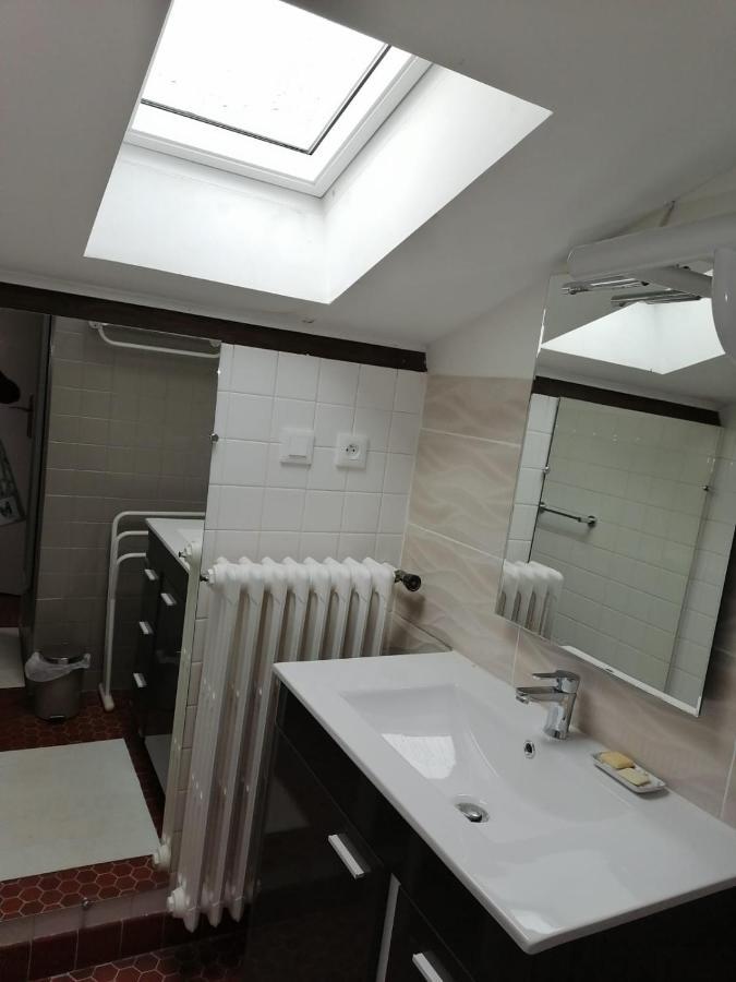 Lou Mas Suzoun Apartment Ucel Luaran gambar