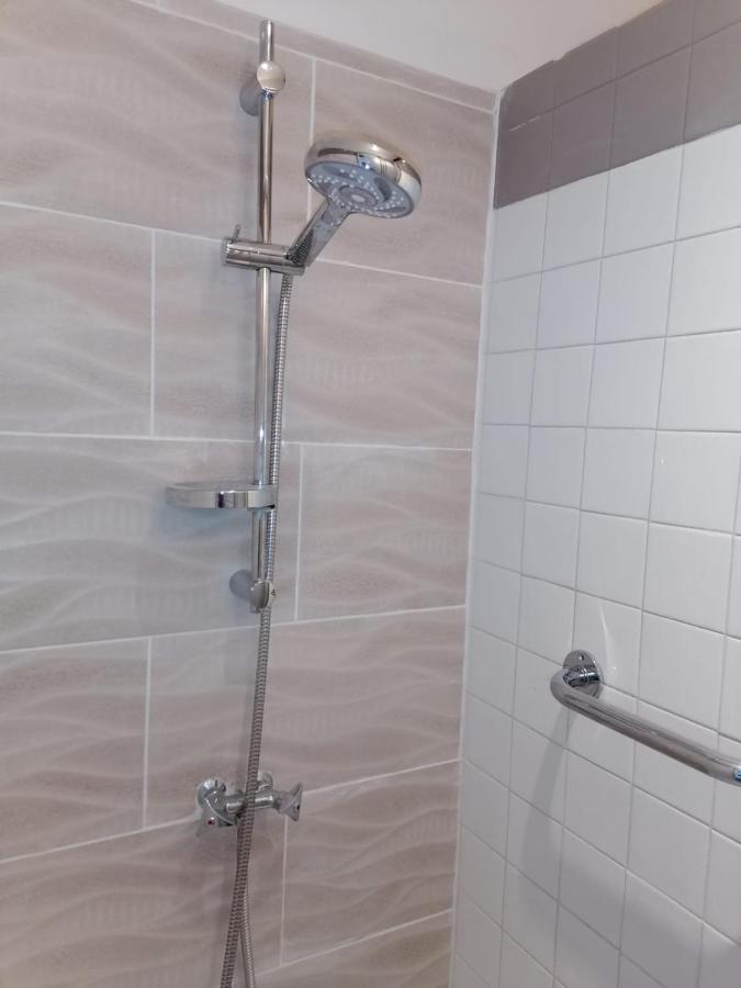 Lou Mas Suzoun Apartment Ucel Luaran gambar